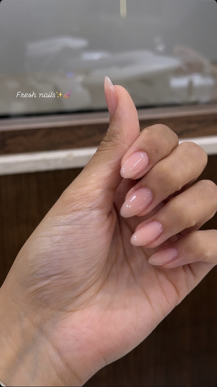 Manicura con acabado nude